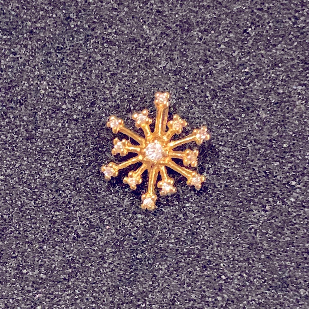 Snowflake! Gold-plated pendant + crystal accents.